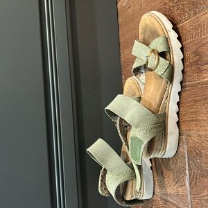 Bob’s sandals sketchers